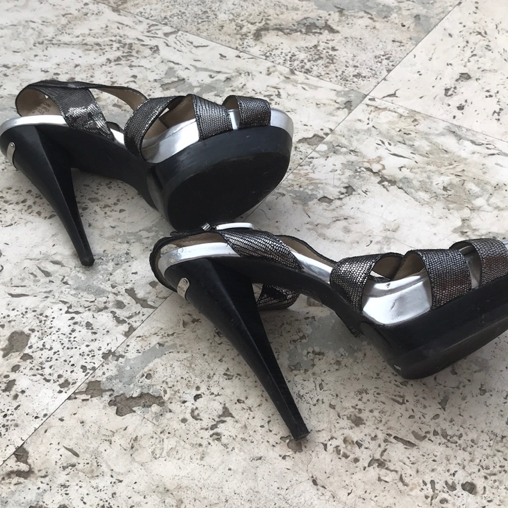 Shoes - Picture 4 of 5